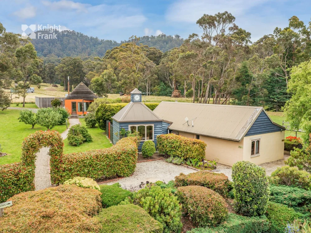 Orchards, views and a pristine property in Tasmania