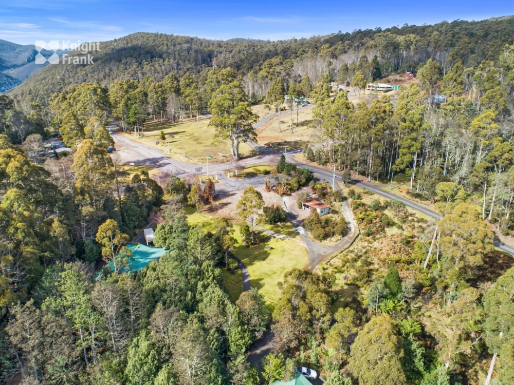 Cradle Mountain chalets a tourist peak