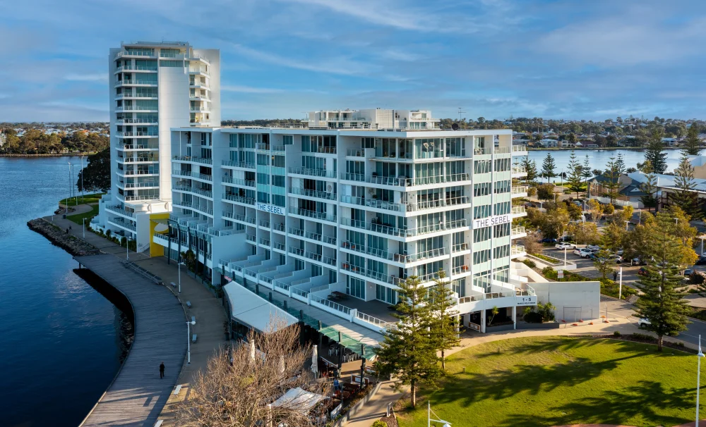 Mandurah waterfront hotel hits the market
