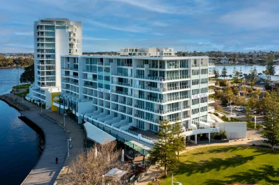 Mandurah waterfront hotel hits the market