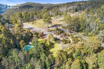 Cradle Mountain chalets a tourist peak