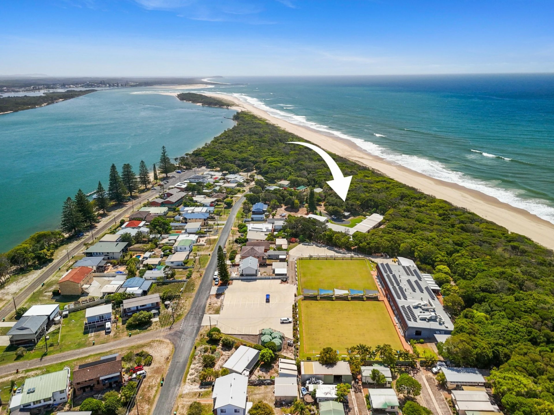 Hotel for sale  Manning Point