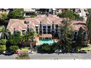 Beachside position, year-round demand